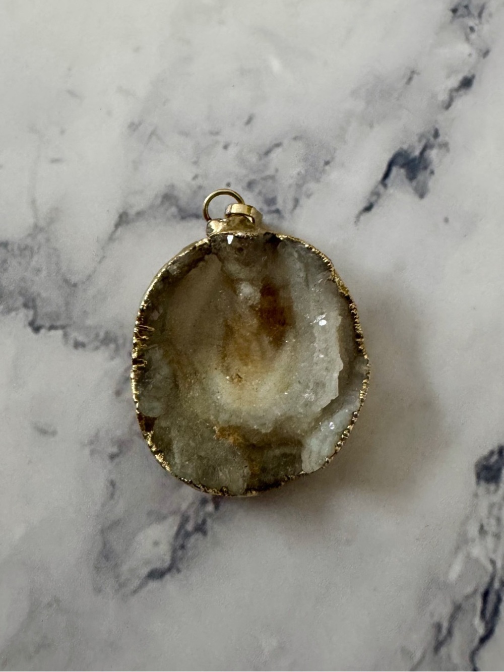 Druzy pendant with bale